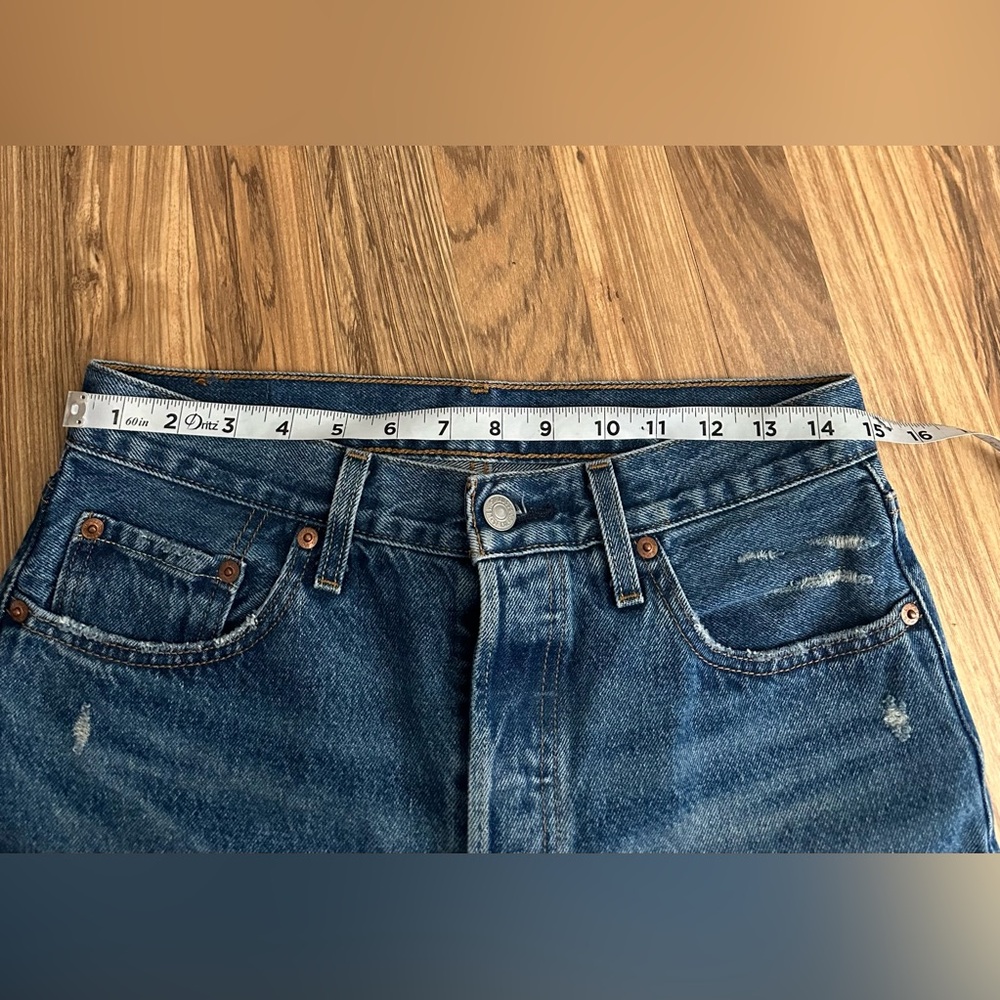 Levi’s Women’s High Rise Straight Leg Cropped Distressed Jeans Button Fly 28 - Picture 13 of 14